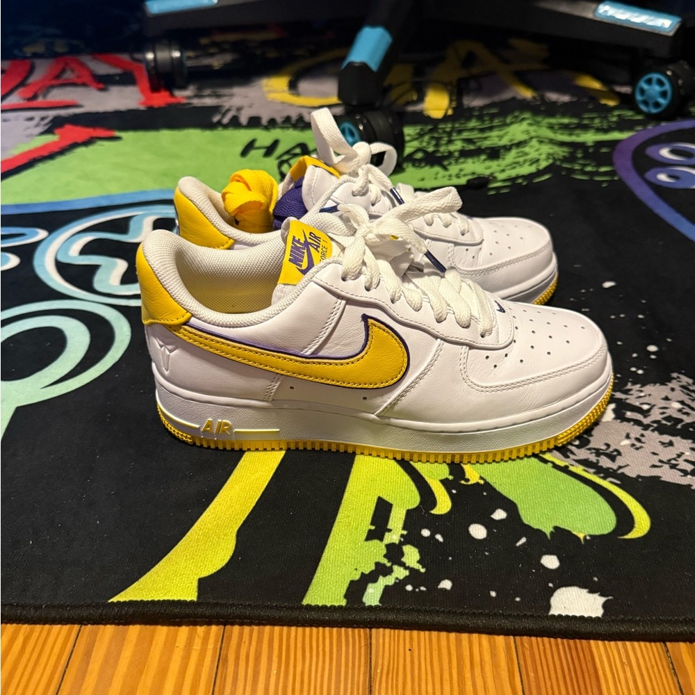 KOBE limited Nike White and Yellow Air Sneakers